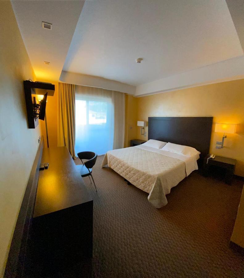 E' Hotel レッジョ・ディ・カラブリア エクステリア 写真