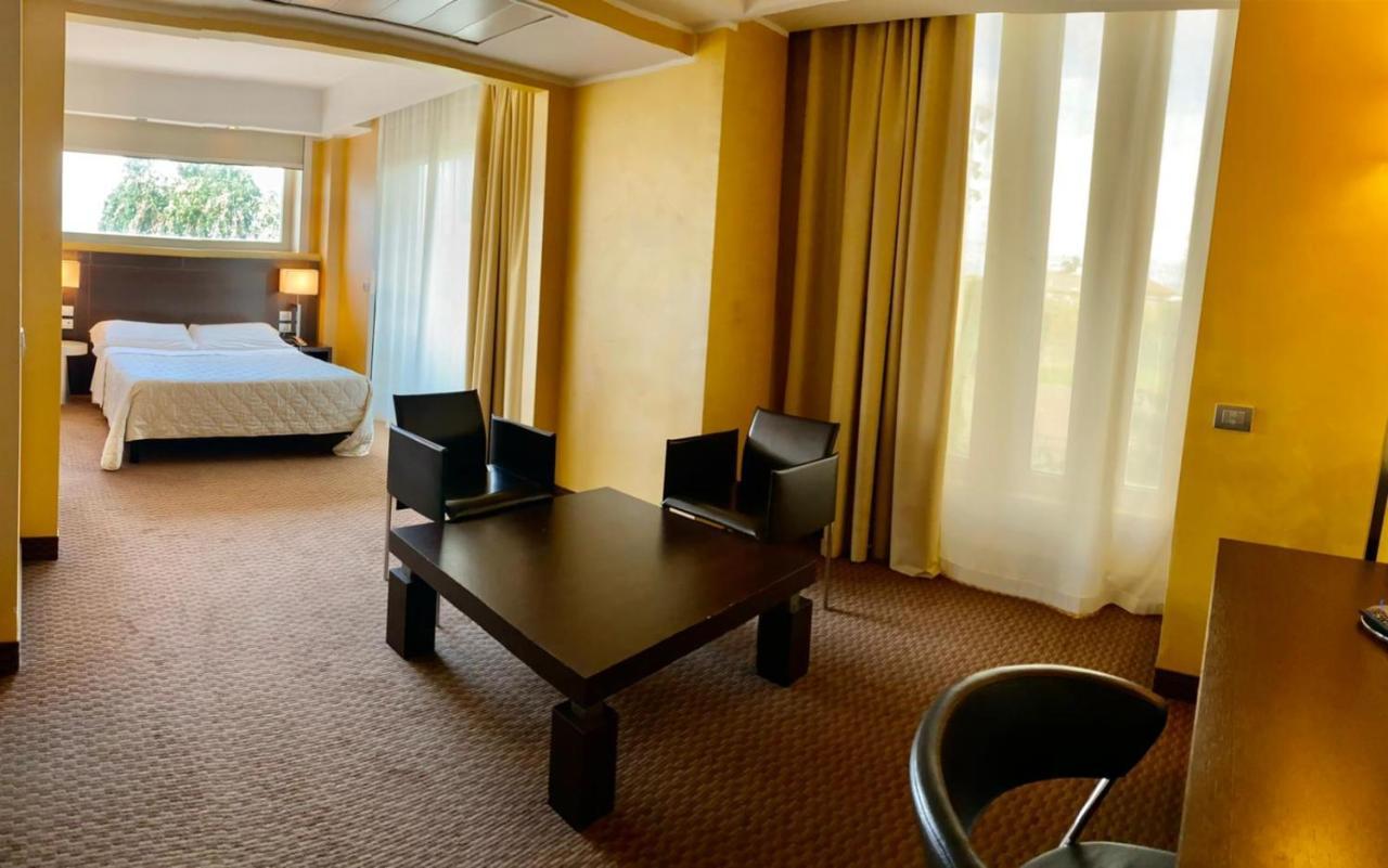 E' Hotel レッジョ・ディ・カラブリア エクステリア 写真