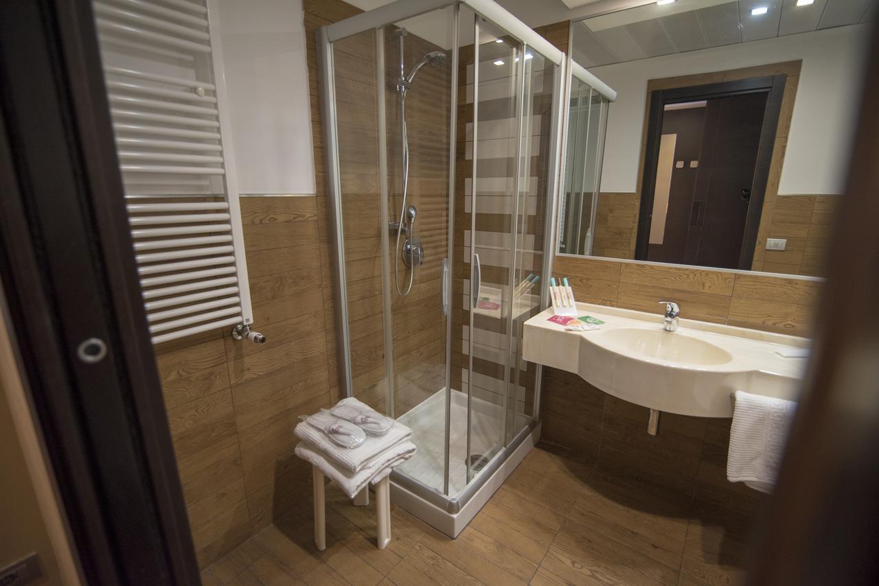 E' Hotel レッジョ・ディ・カラブリア エクステリア 写真