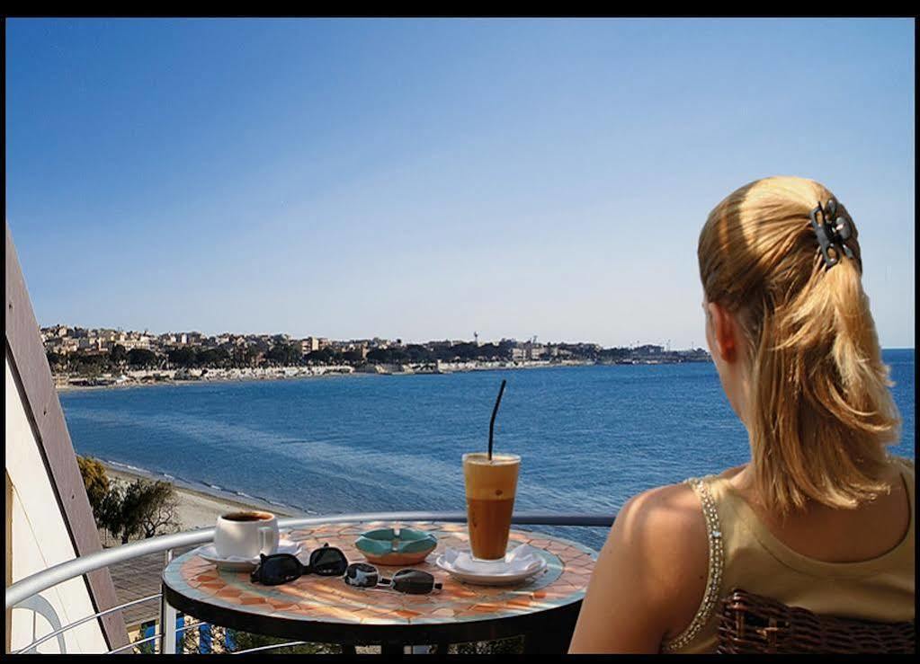 E' Hotel レッジョ・ディ・カラブリア エクステリア 写真